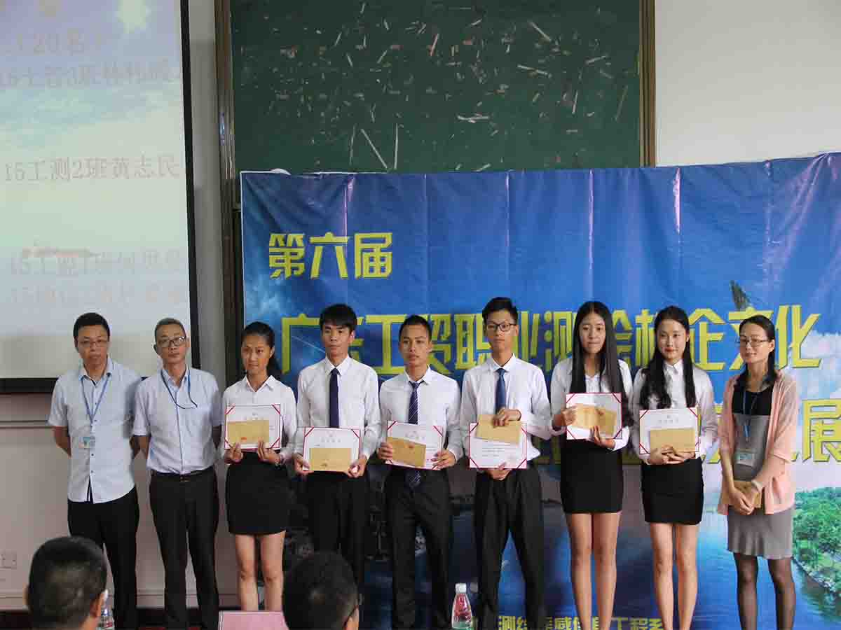 陆续向嘉应学院学生宣告奖学金