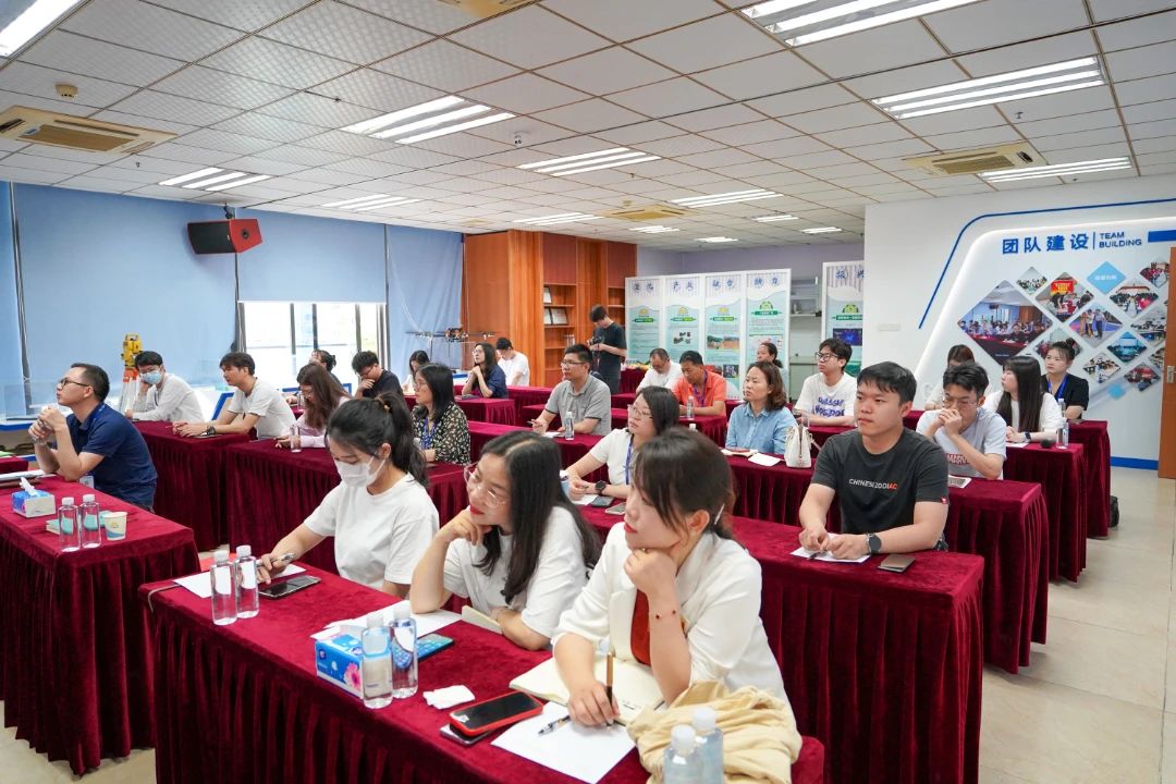 人生就是搏集团引领AI风潮，全员进建共创发展