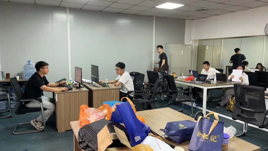 《致敬，奋斗的青春》