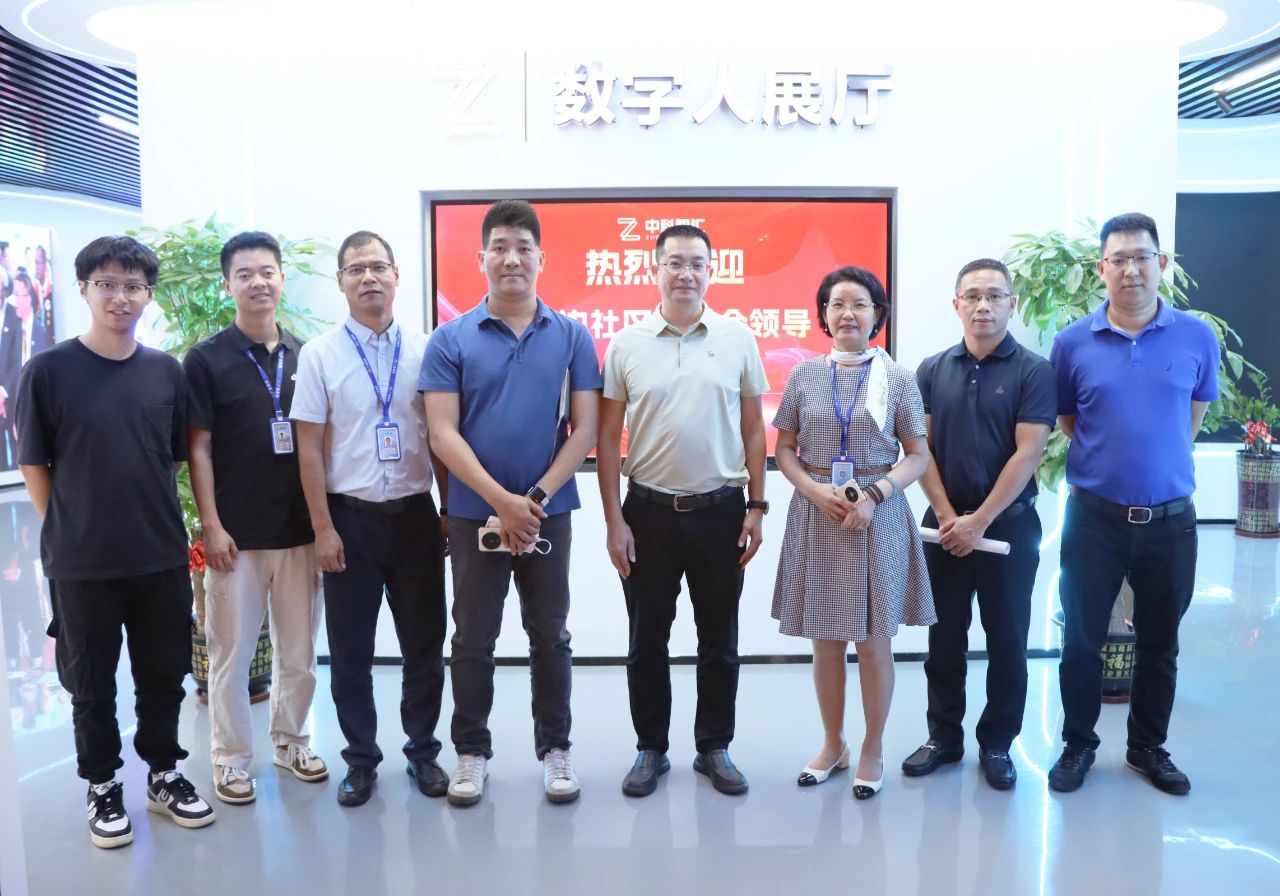 东莞市长安镇厦边社区秦锐平副书记一行光临人生就是搏集团参观互换