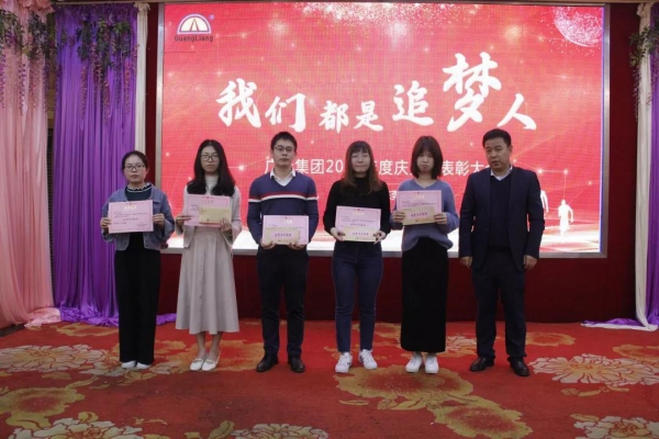 一名党员，就是一面鲜红的旗号